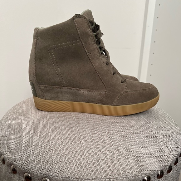 Women's Out N About Wedge Bootie Sneakers Sorel Green 9 - Picture 1 of 6
